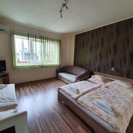 Hotel Ladik Vendeghaz Tiszafüred Zewnętrze zdjęcie