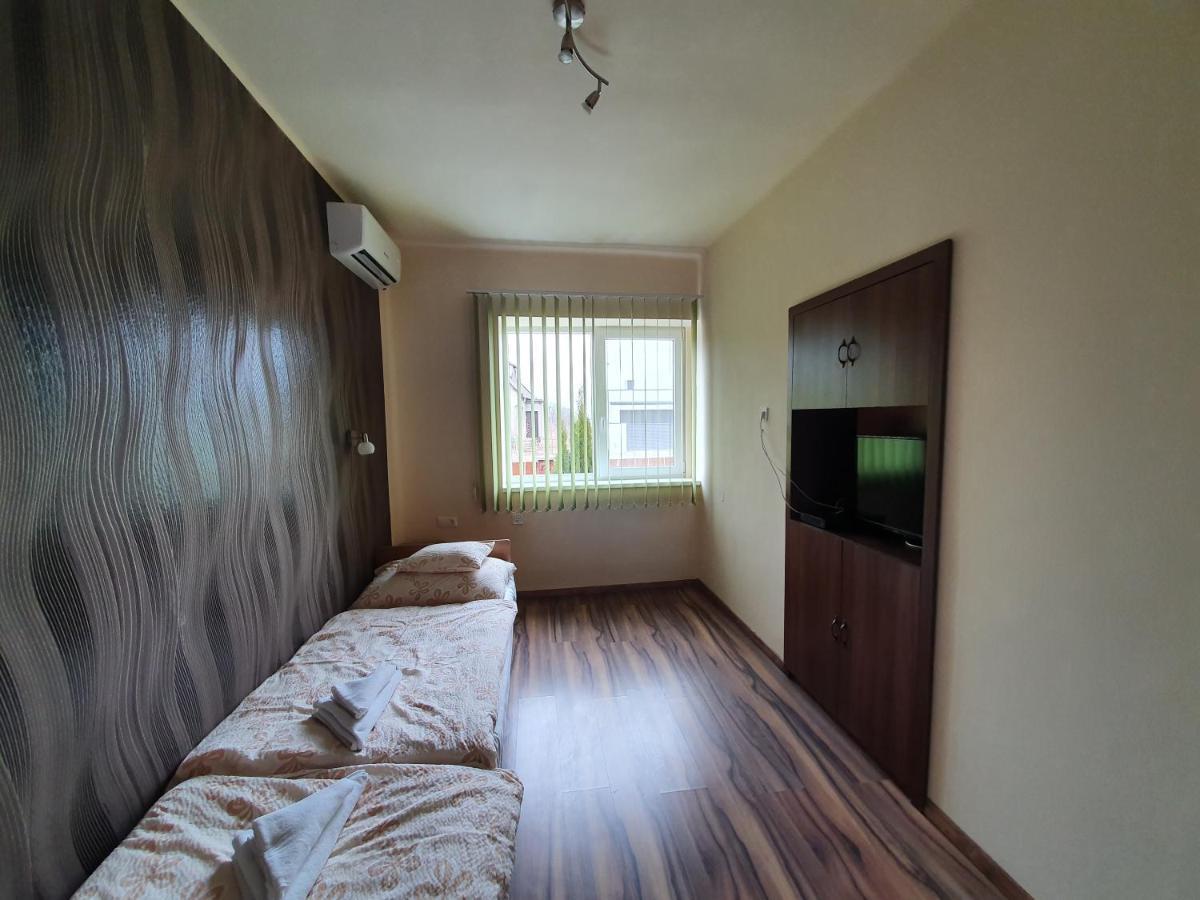 Hotel Ladik Vendeghaz Tiszafüred Zewnętrze zdjęcie